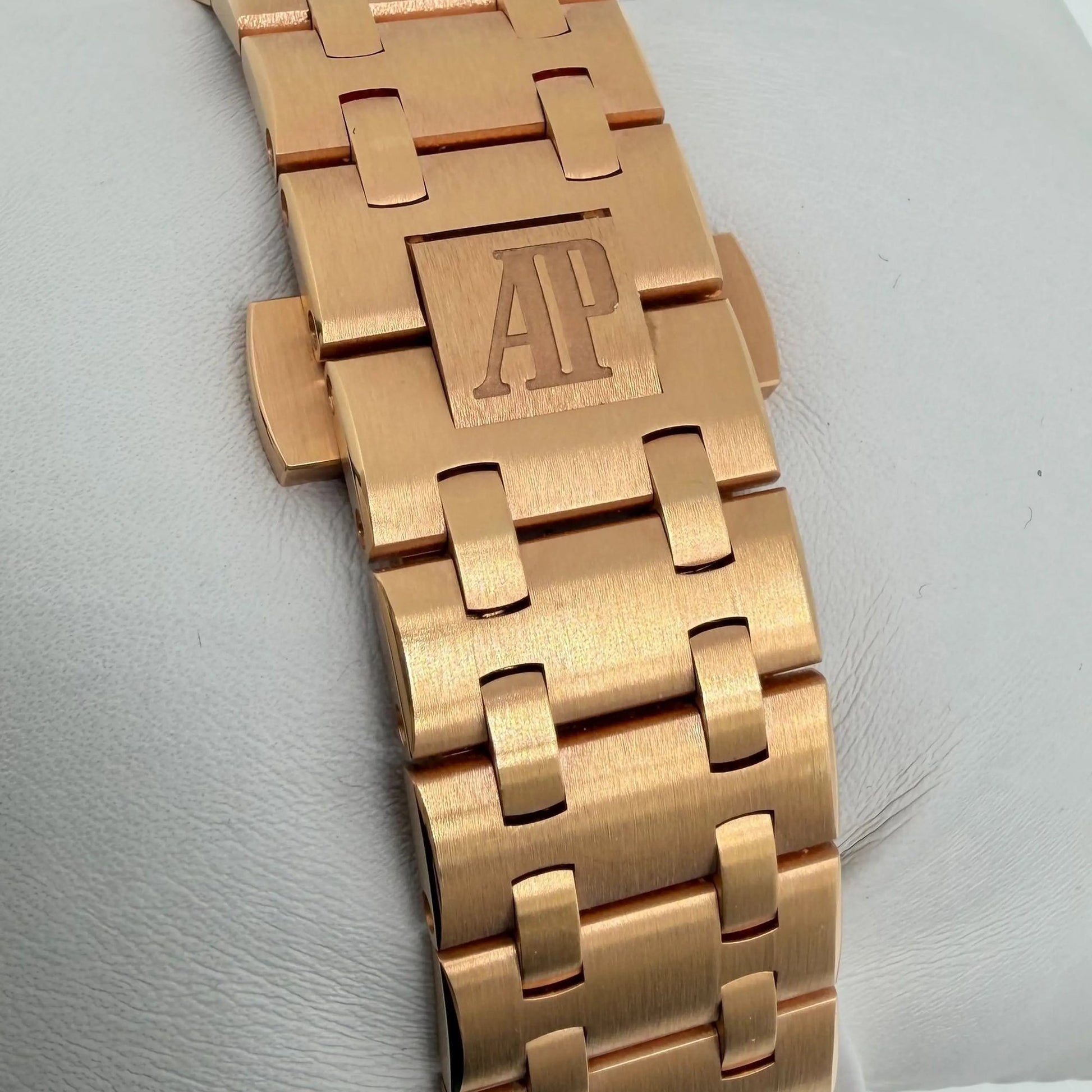 12th image of Audemars Piguet 26470OR Wristwatch, PreOwned condition