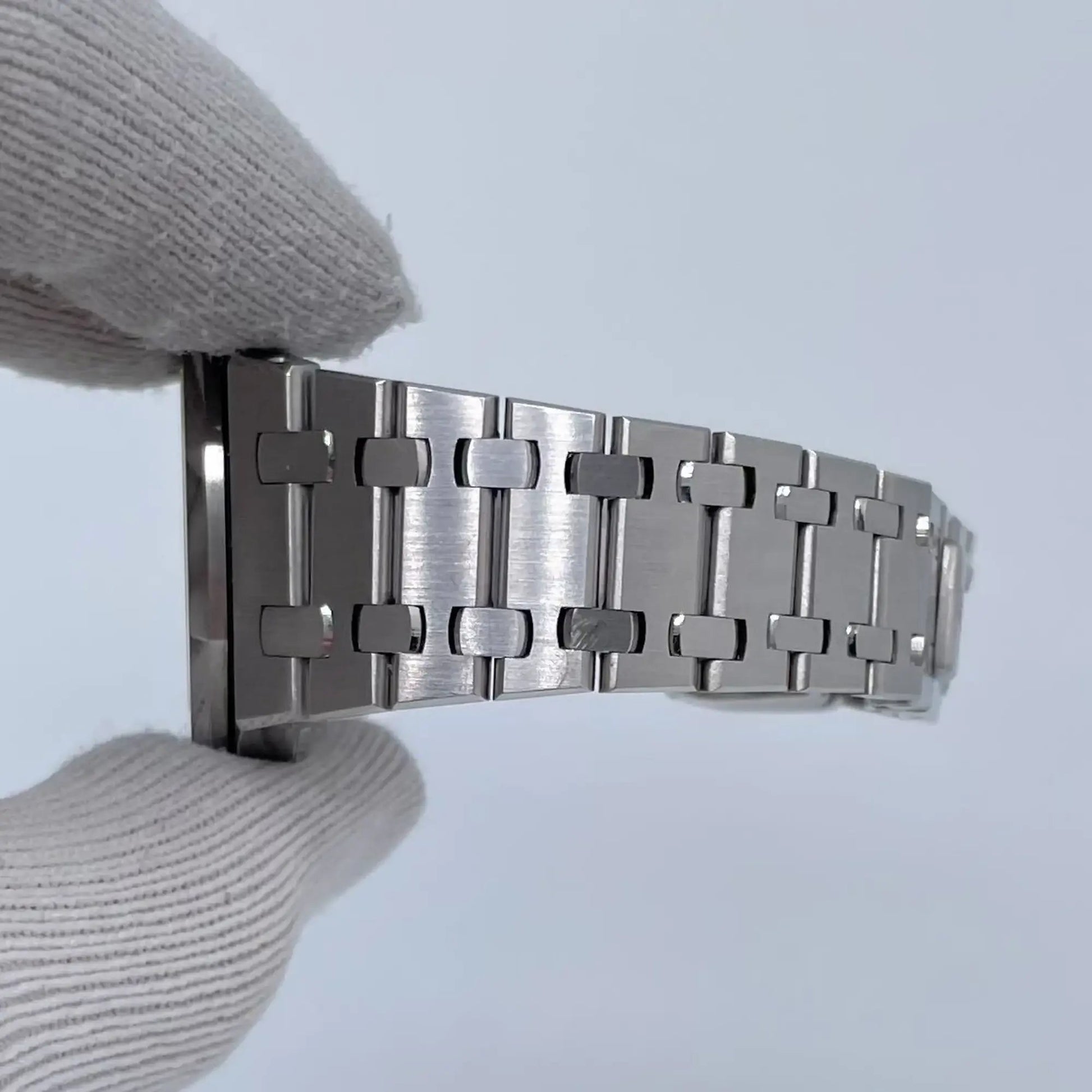 14th image of Audemars Piguet Audemars Piguet Royal Oak Wristwatch, PreOwned condition