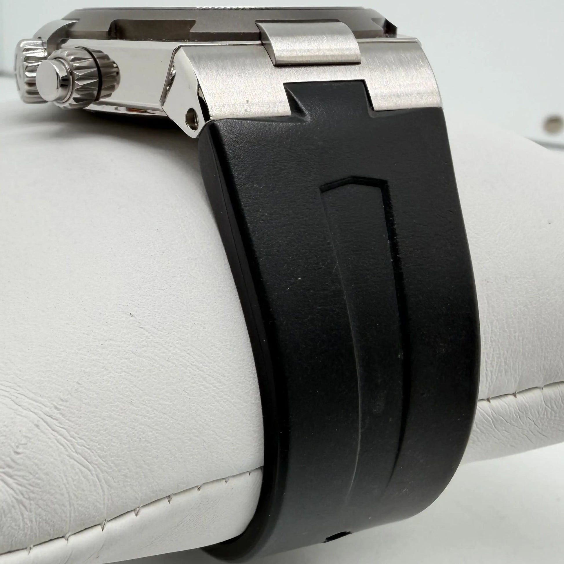 9th image of Vacheron Constantin Overseas Dual Time Wristwatch, PreOwned condition