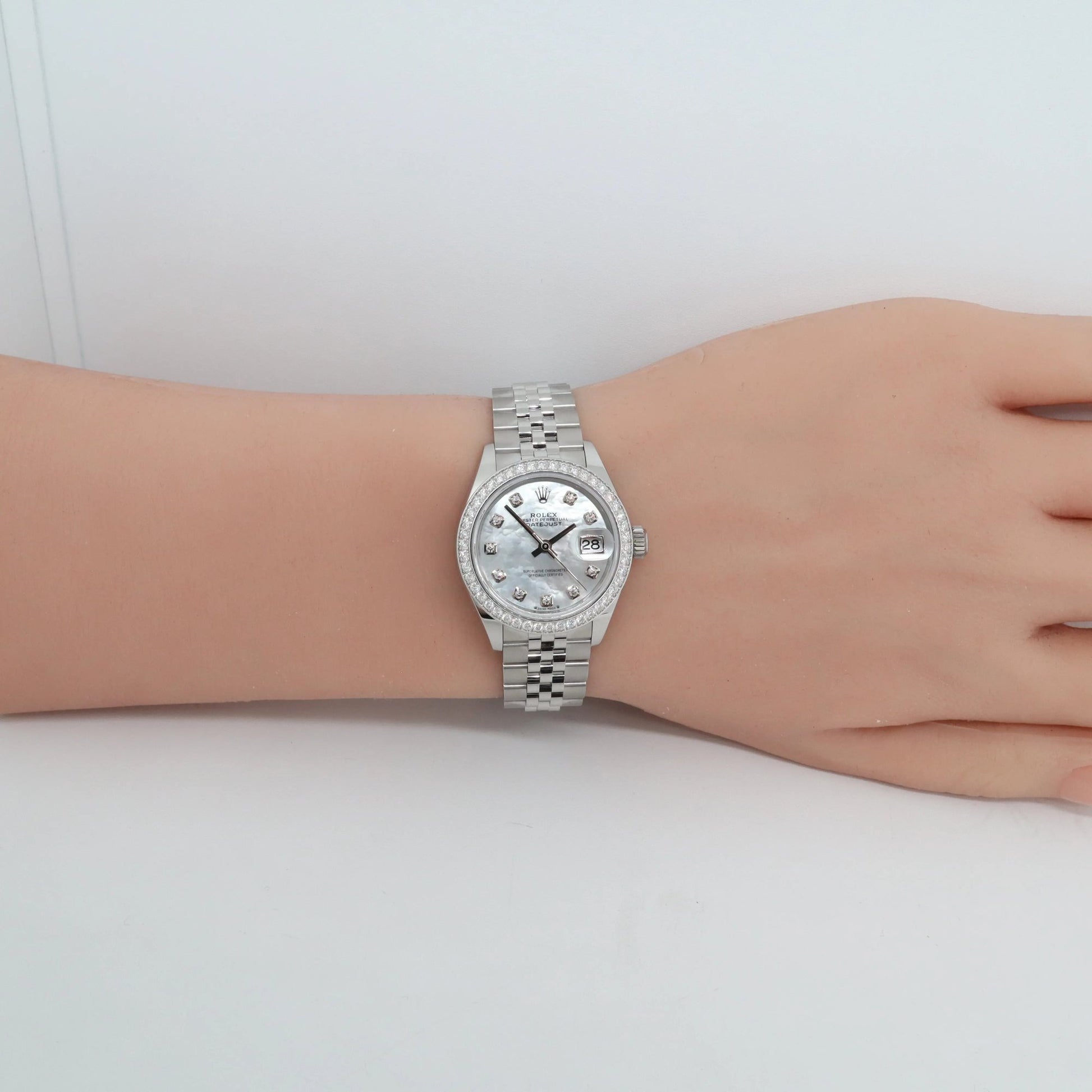 2nd image of Rolex Rolex Lady-Datejust 28 Wristwatch, New condition
