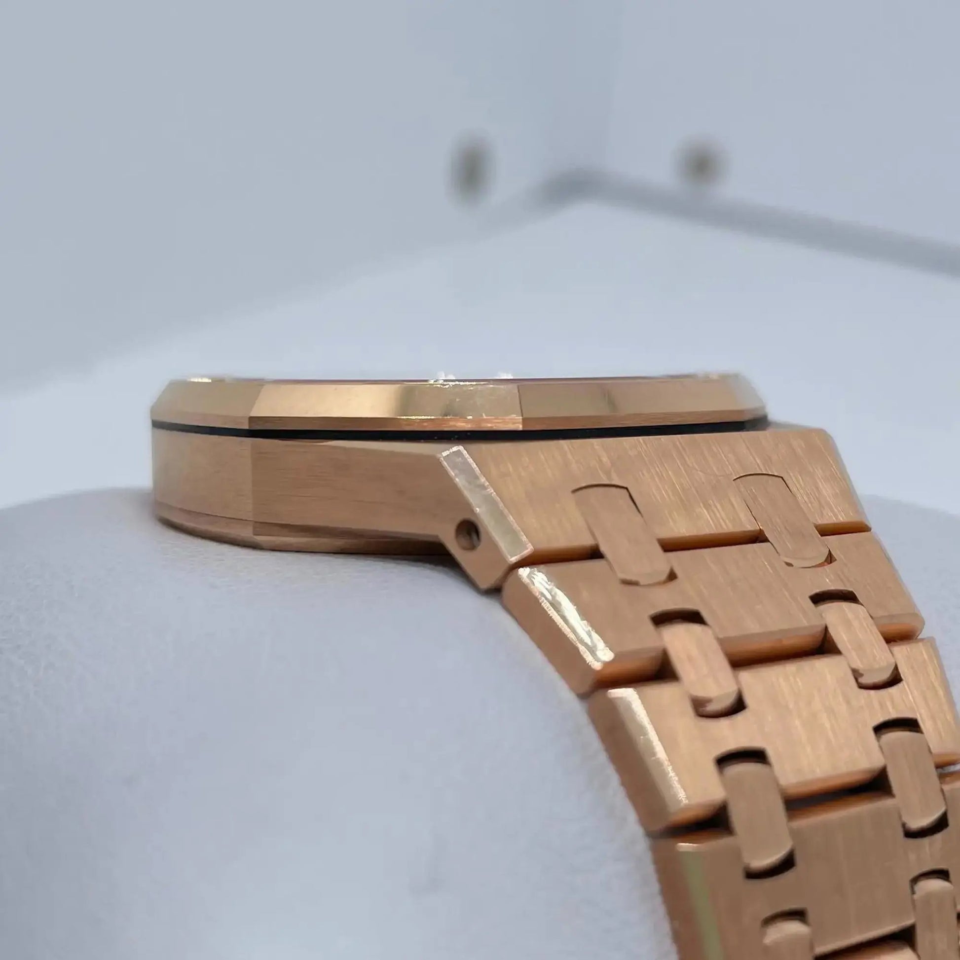 5th image of Audemars Piguet  Audemars Piguet Royal Oak Wristwatch, PreOwned condition
