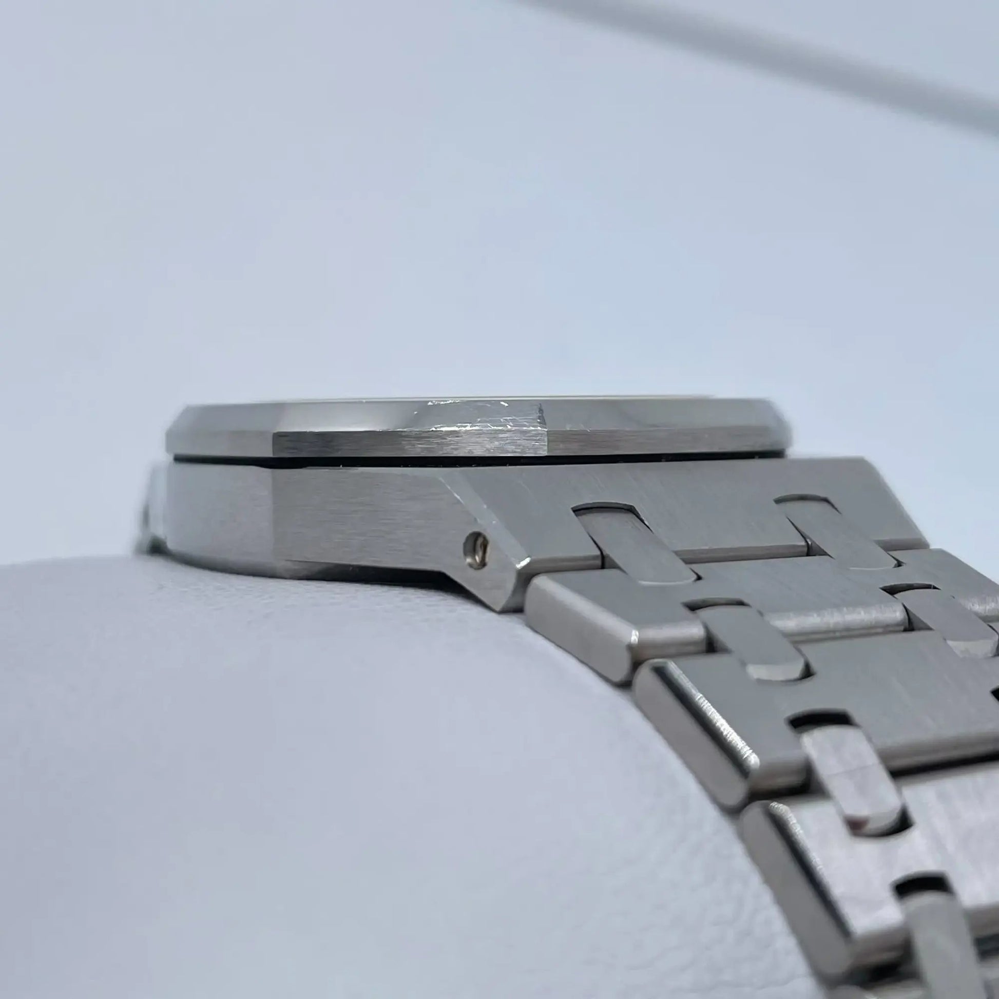 7th image of Audemars Piguet Audemars Piguet Royal Oak Wristwatch, PreOwned condition