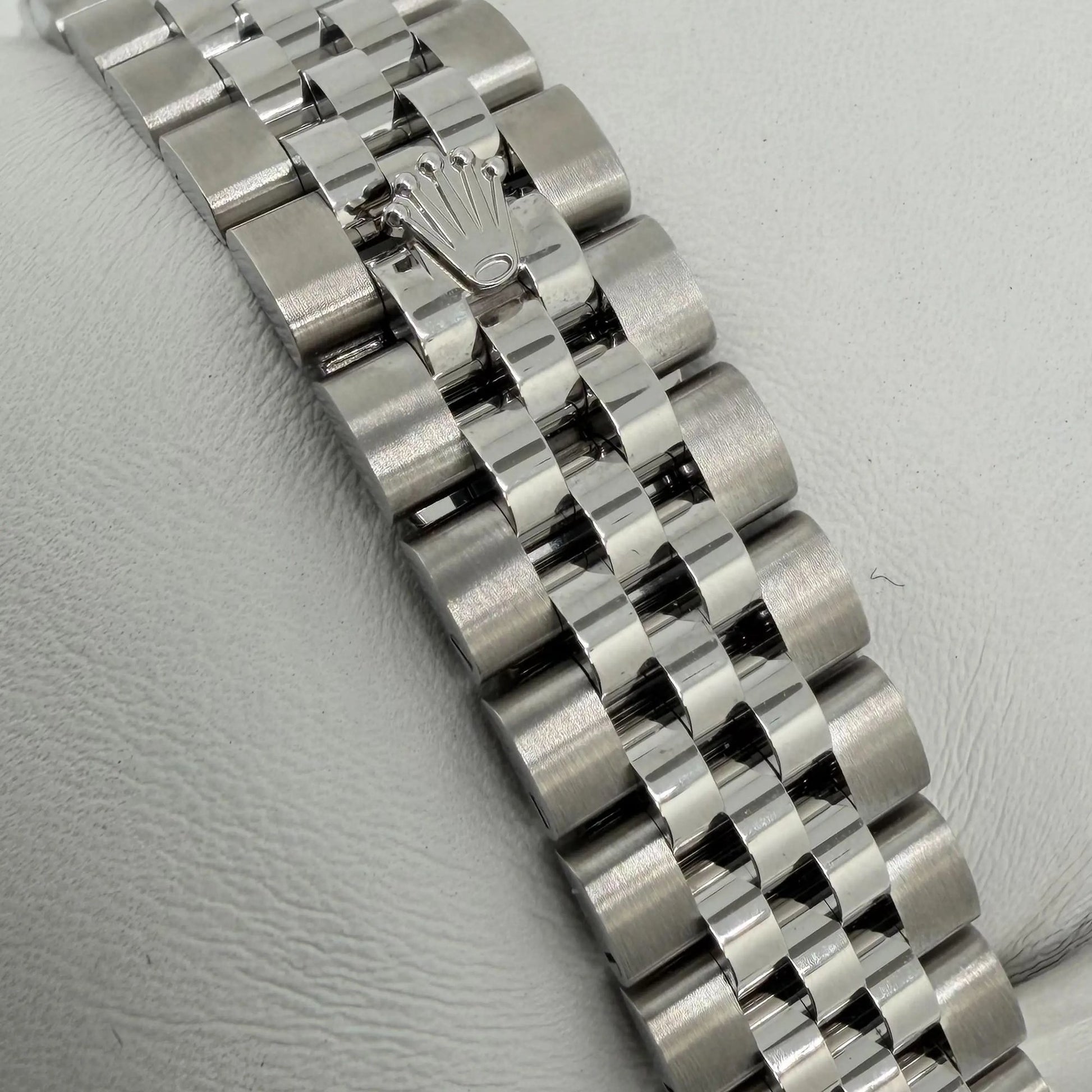 12th image of Rolex Rolex Lady-Datejust 28 Wristwatch, New condition