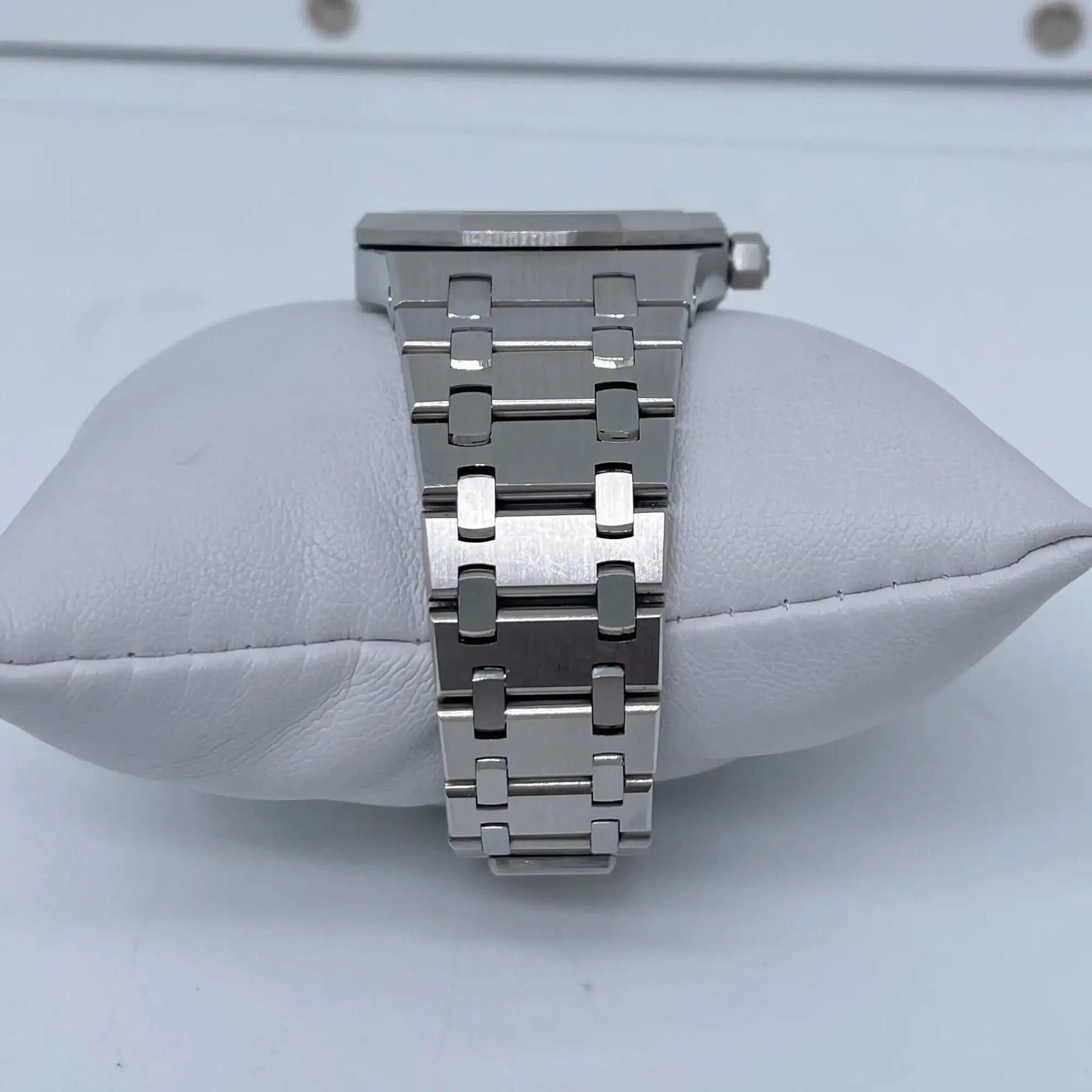 9th image of Audemars Piguet Audemars Piguet Royal Oak Wristwatch, PreOwned condition