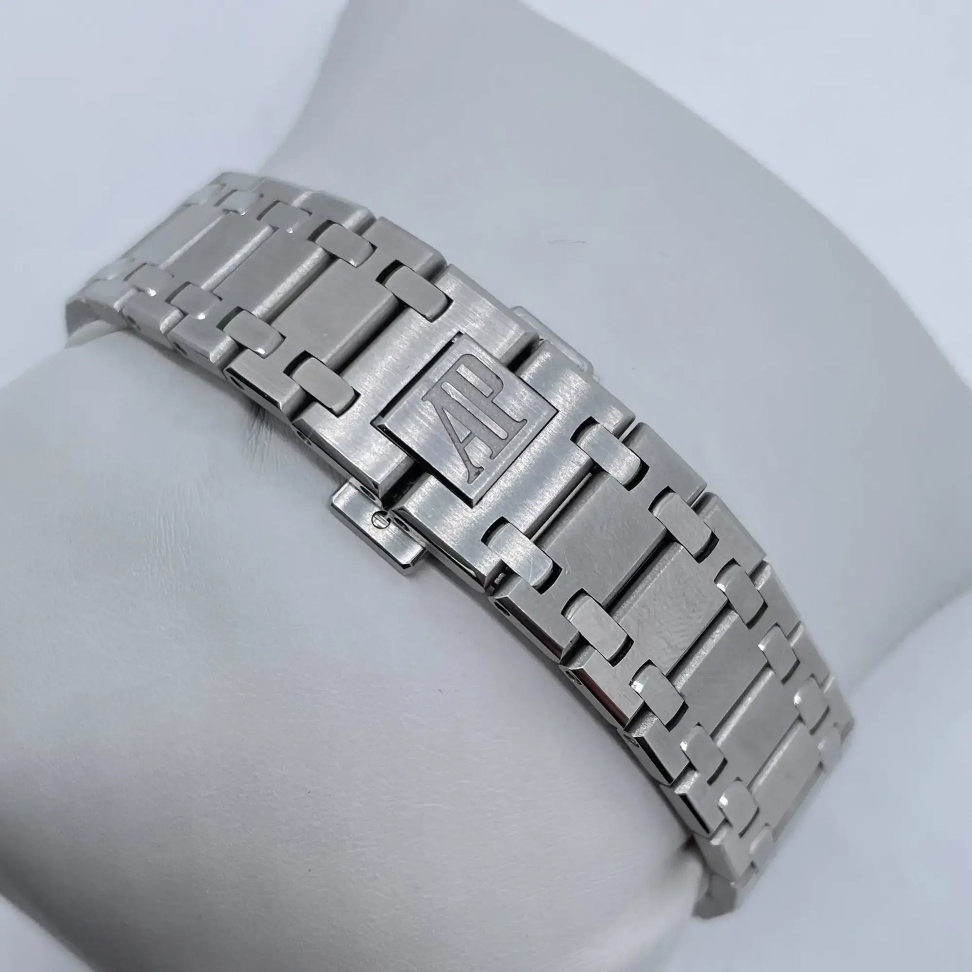 11th image of Audemars Piguet Audemars Piguet Royal Oak Wristwatch, PreOwned condition