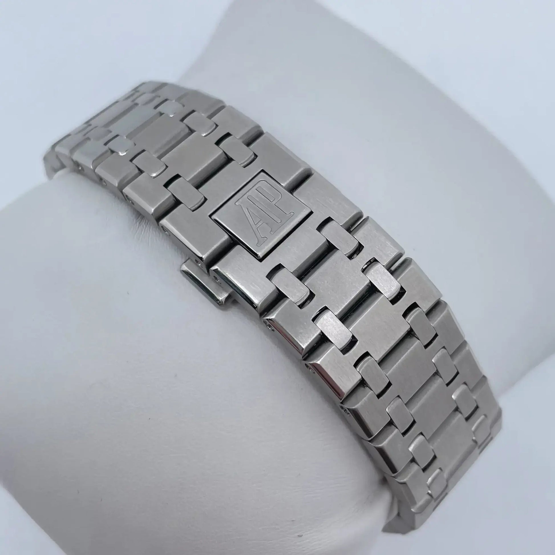11th image of Audemars Piguet  Audemars Piguet Royal Wristwatch, PreOwned condition
