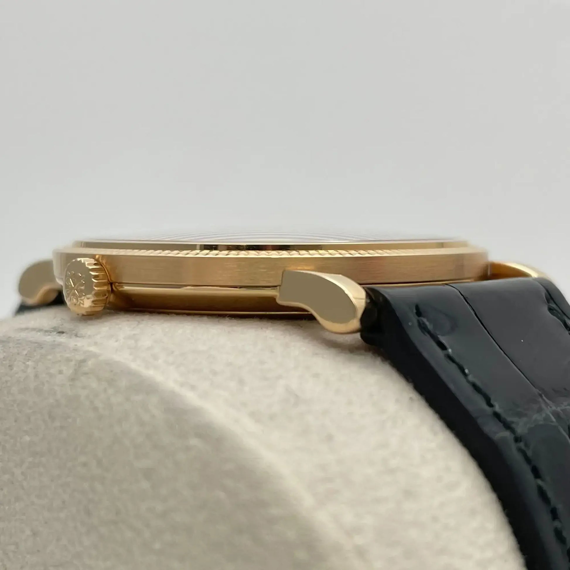 3rd image of Patek Philippe Patek Philippe Calatrava Wristwatch, PreOwned condition