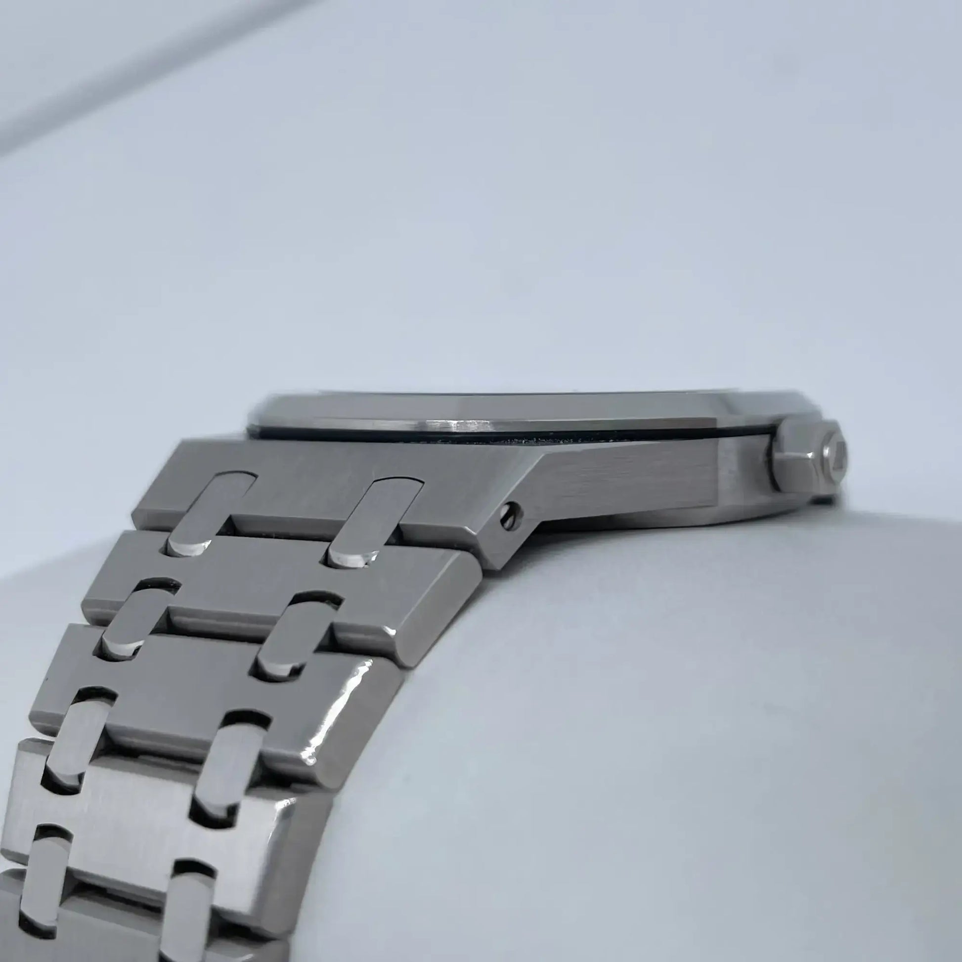 4th image of Audemars Piguet Audemars Piguet Royal Oak Wristwatch, PreOwned condition