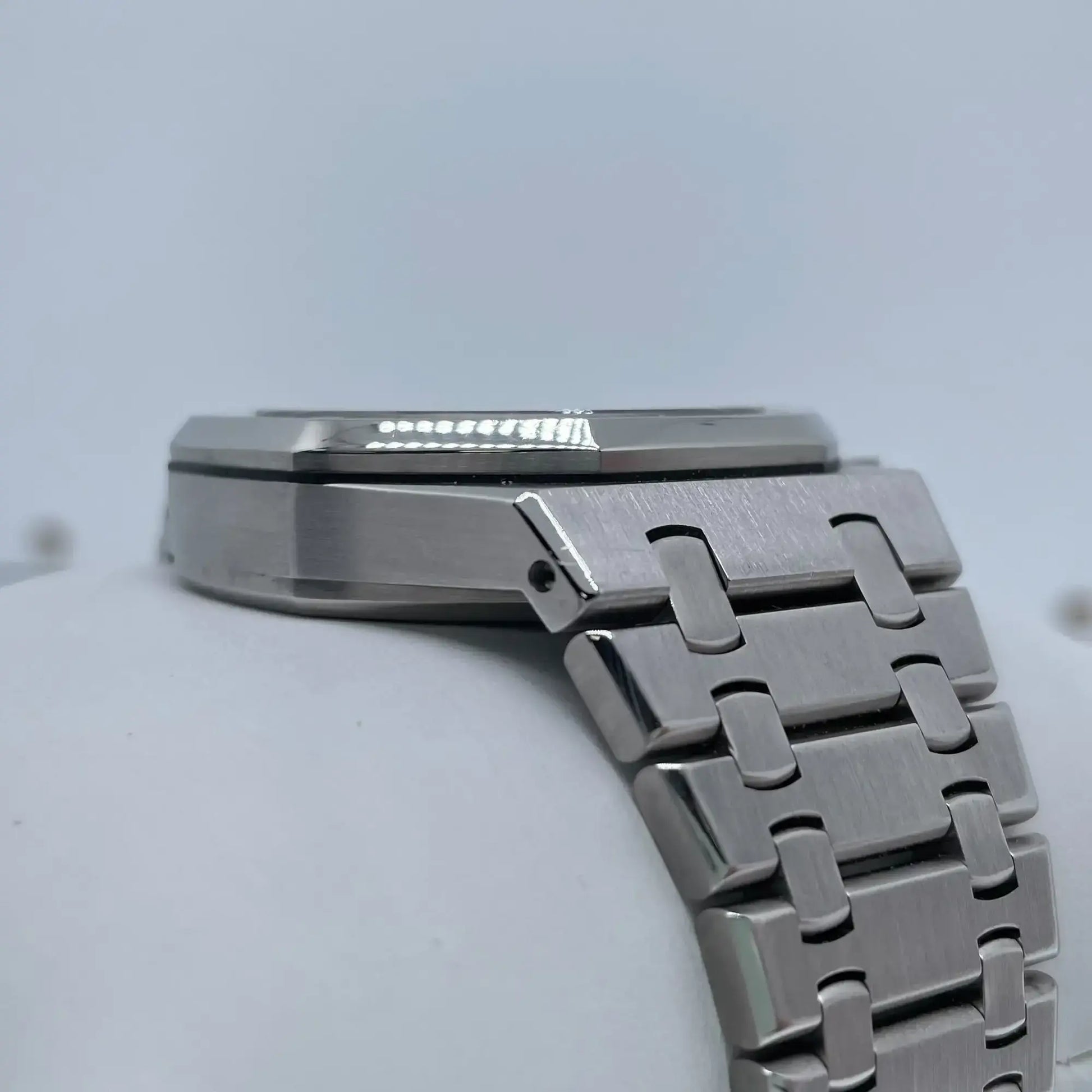 5th image of Audemars Piguet 26320ST.OO.1220ST.02 Wristwatch, PreOwned condition