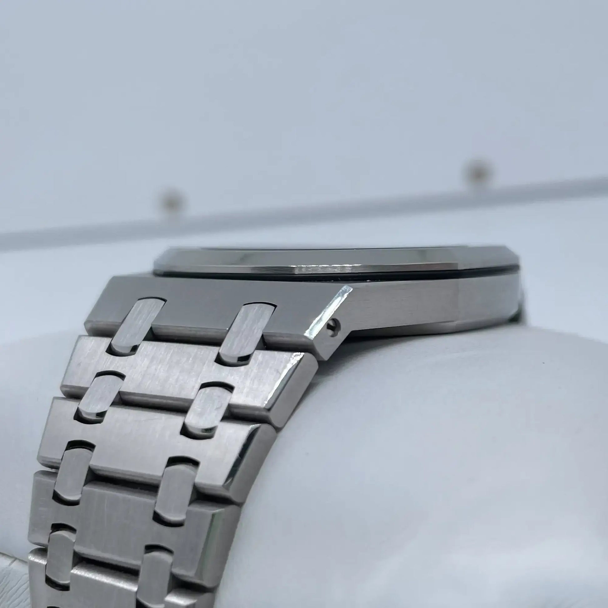 6th image of Audemars Piguet Audemars Piguet Royal Oak Wristwatch, PreOwned condition
