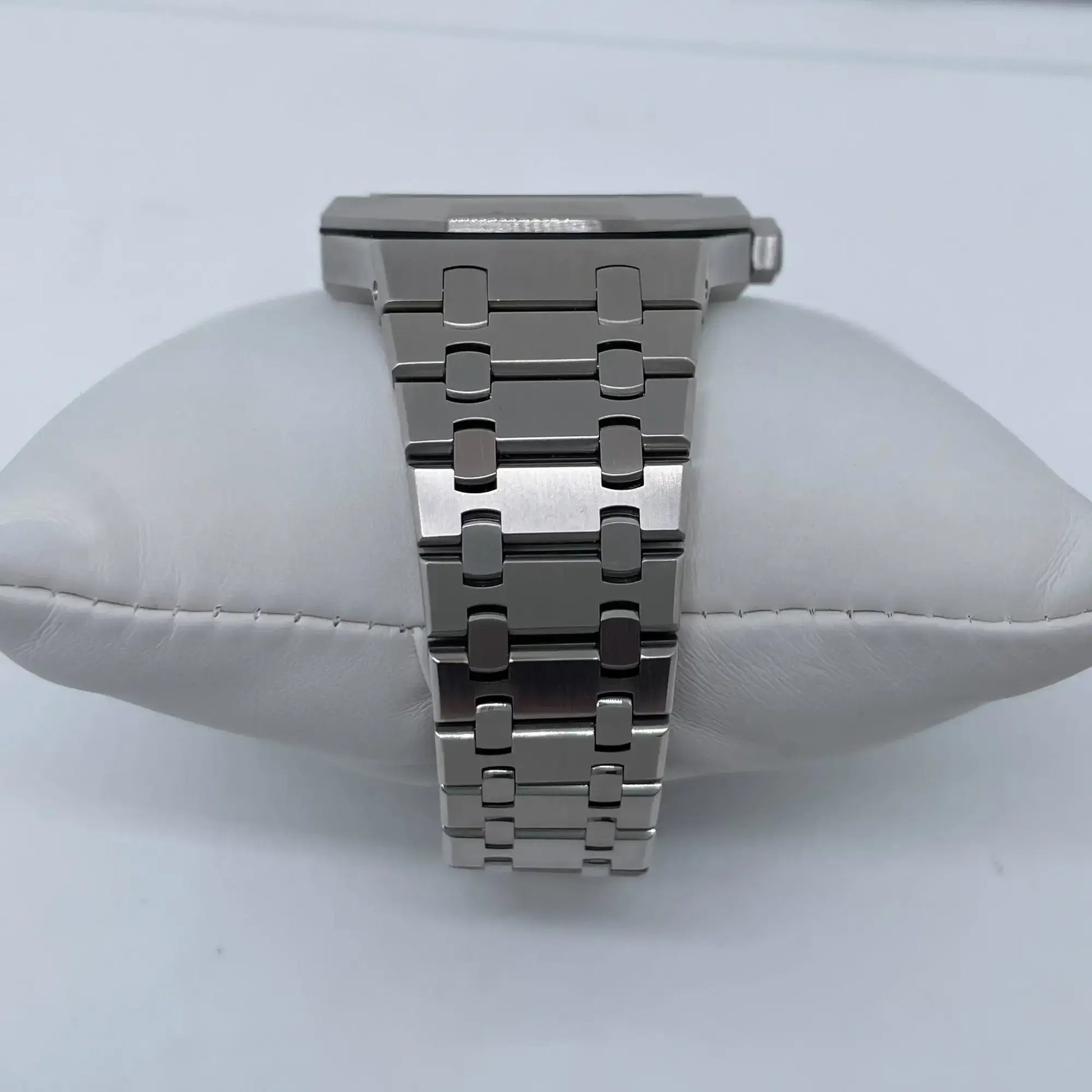 7th image of Audemars Piguet  Audemars Piguet Royal Wristwatch, PreOwned condition