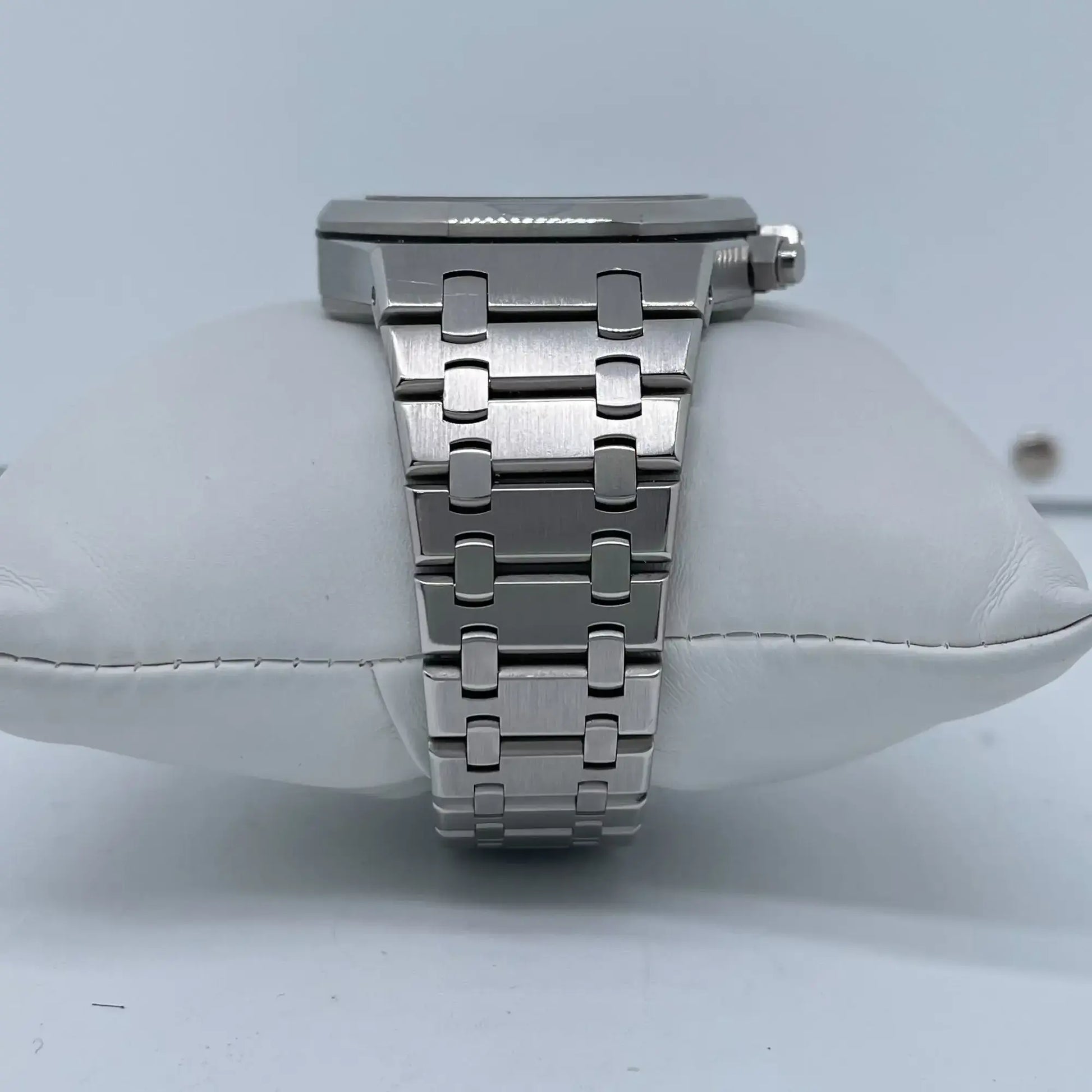 7th image of Audemars Piguet 26320ST.OO.1220ST.02 Wristwatch, PreOwned condition