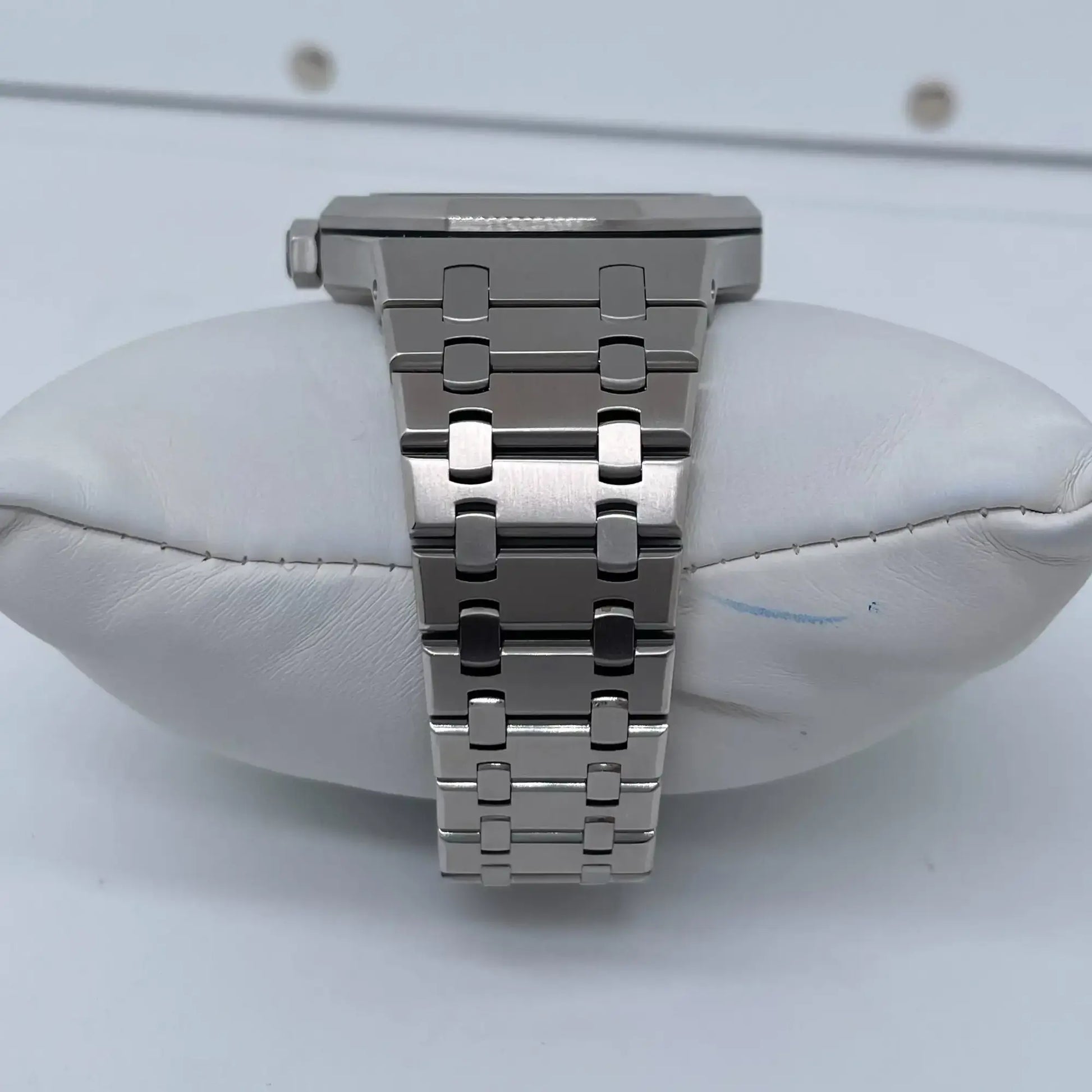 8th image of Audemars Piguet  Audemars Piguet Royal Wristwatch, PreOwned condition